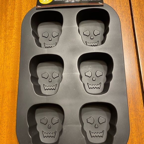 ๐Wilton silicone skull ๐ baking tray